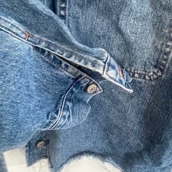 Old Navy Large Denim Jean Jacket Women’s Cut Off Blue Distressed - Picture 5 of 7